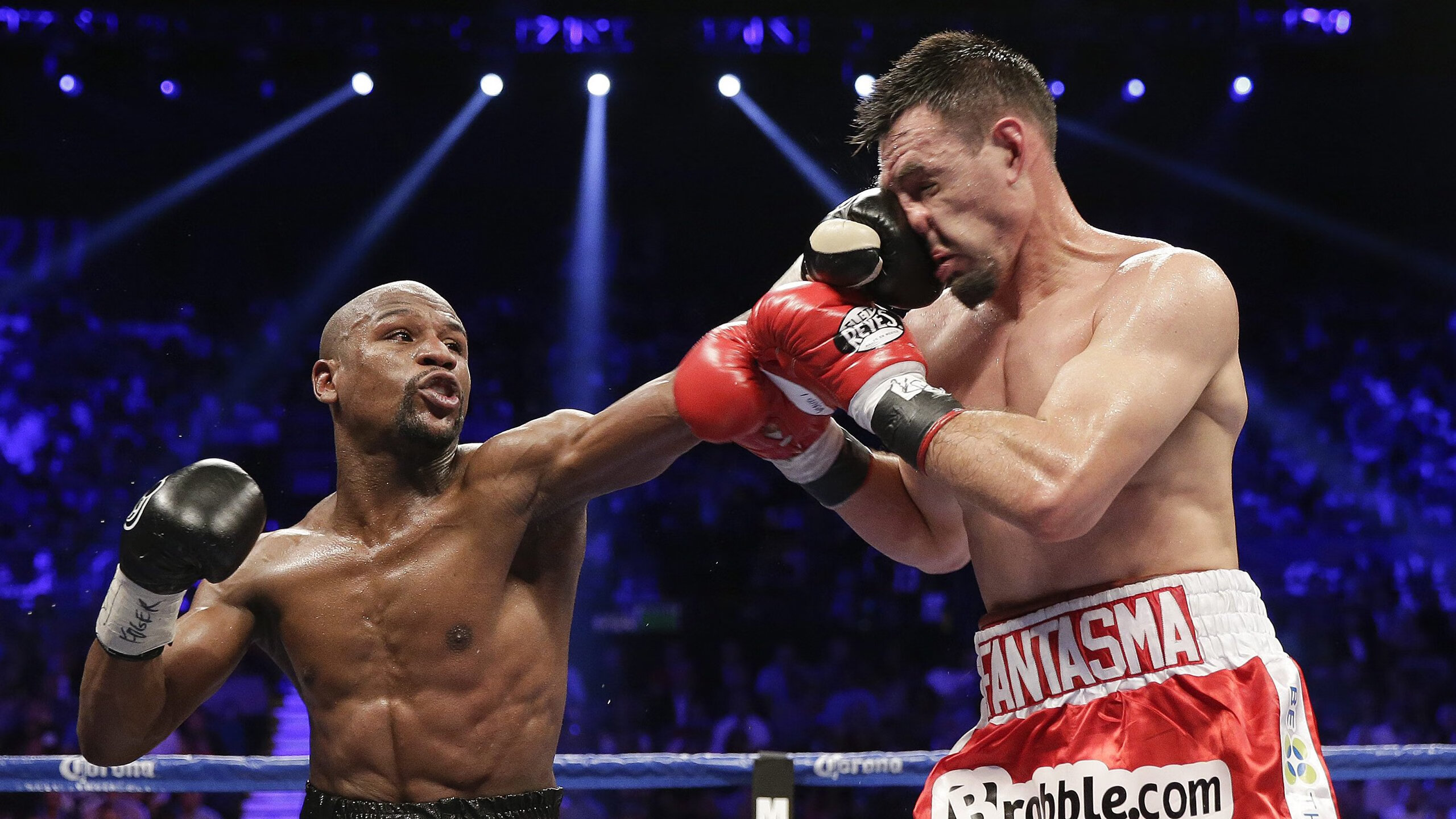 Kaiyun APP-麦肯齐：凭借精准的反击和快速的移动，他成为全黑队背后位置的最强球员